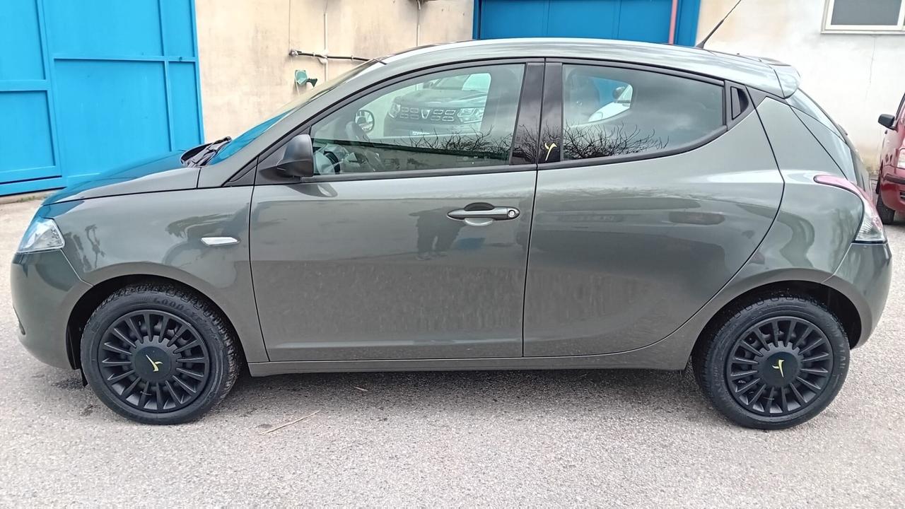 Lancia ypslon 1.2 gpl-full/opt-km 90000-2015