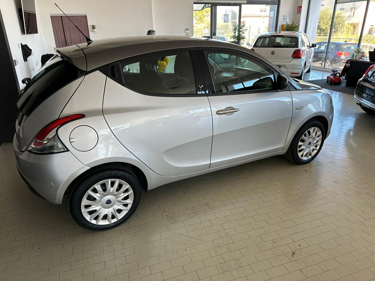 Lancia Ypsilon 1.3 MJT 16V 95 CV 5 porte S&S Platinum NEOPATENTATI
