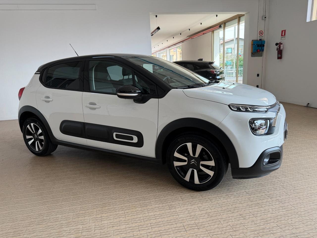 Citroen C3 1.2 83cv Shine Km43000 Neopatentati Bicolore