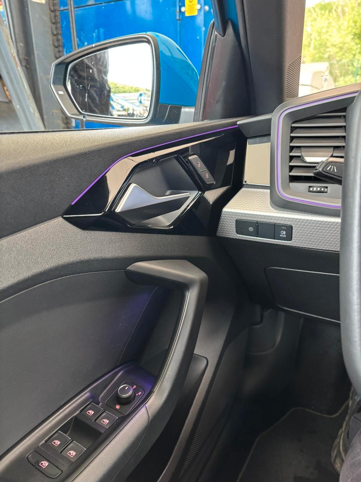 Audi A1 SPB 25 TFSI S line edition interno esterno luci ambient