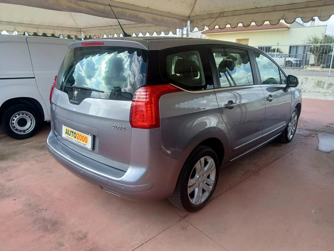 Peugeot 5008 BlueHDi 120 EAT6 7 posti 2016