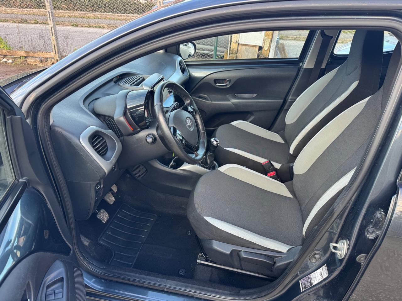 Toyota Aygo 1.0 VVT-i 69 CV 5 porte x-black TSS