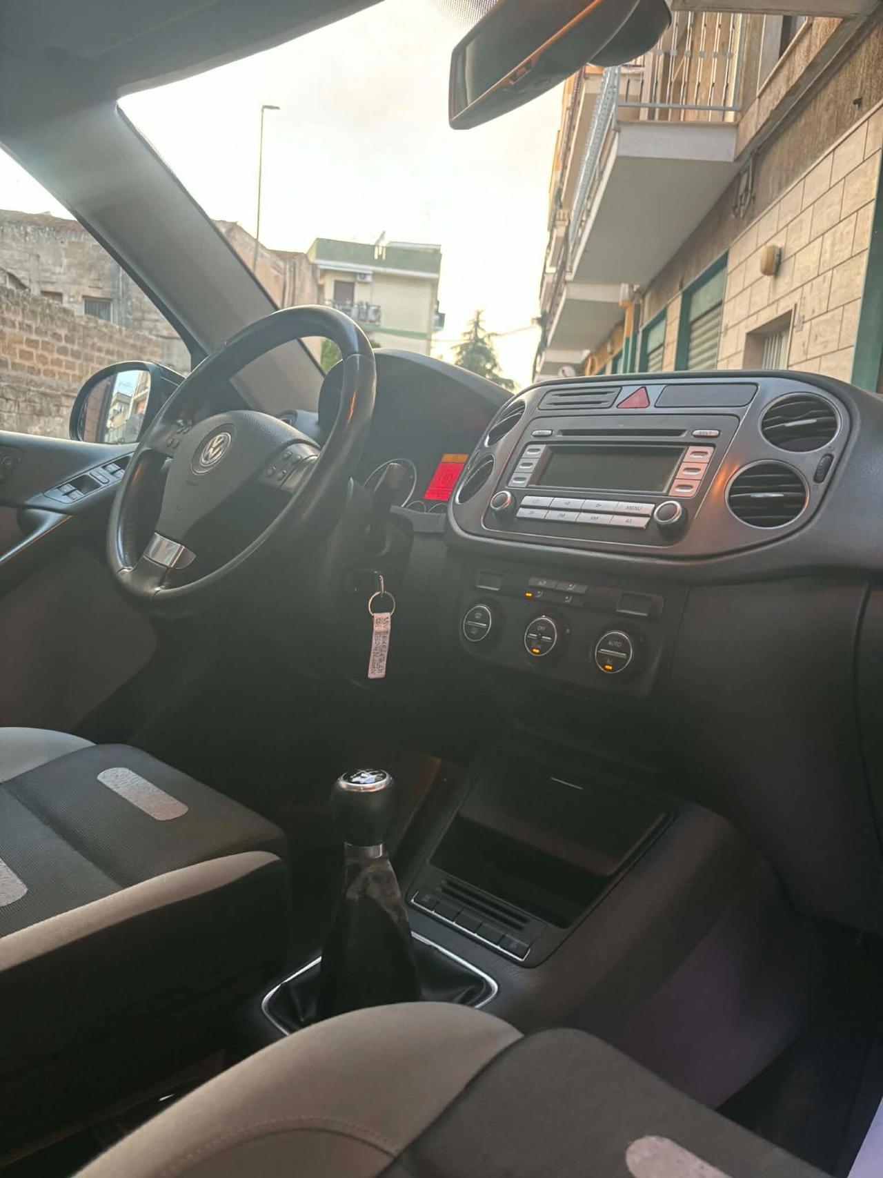 Volkswagen Tiguan 2.0 16V TDI DPF Sport & Style (18°)