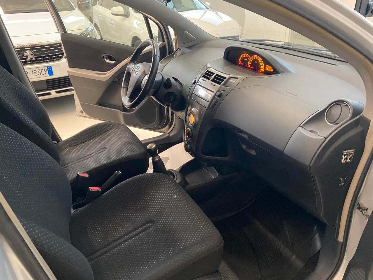 Toyota Yaris 1.0 5 porte Sol