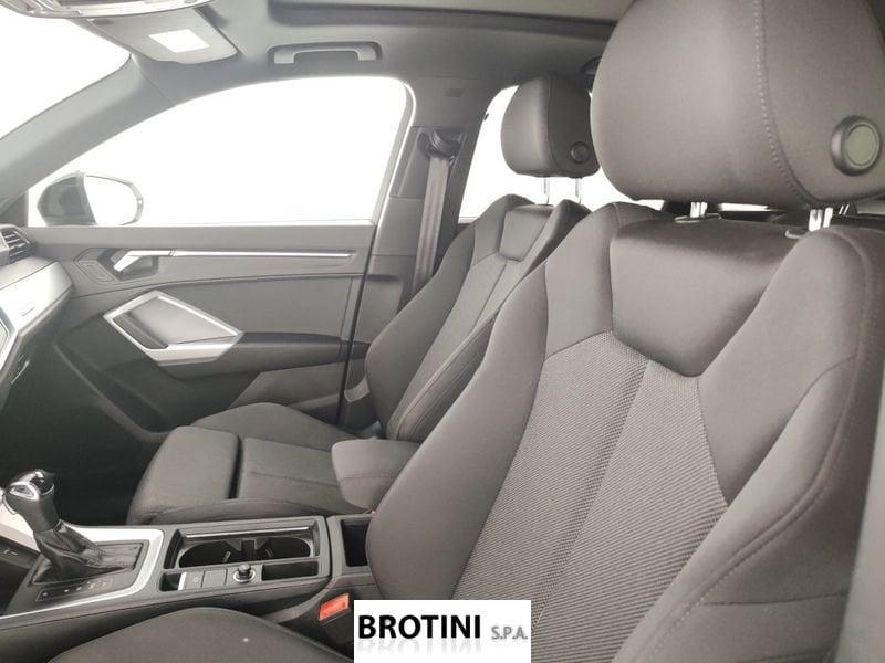 Audi Q3 35 TDI S tronic Identity Black