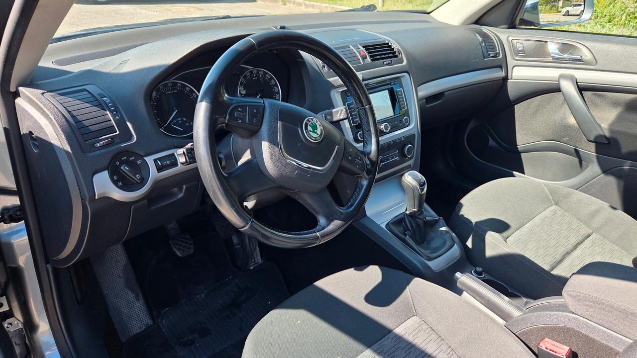 Skoda Octavia 1.6 TDI 105 CV Wagon Elegance uni pro