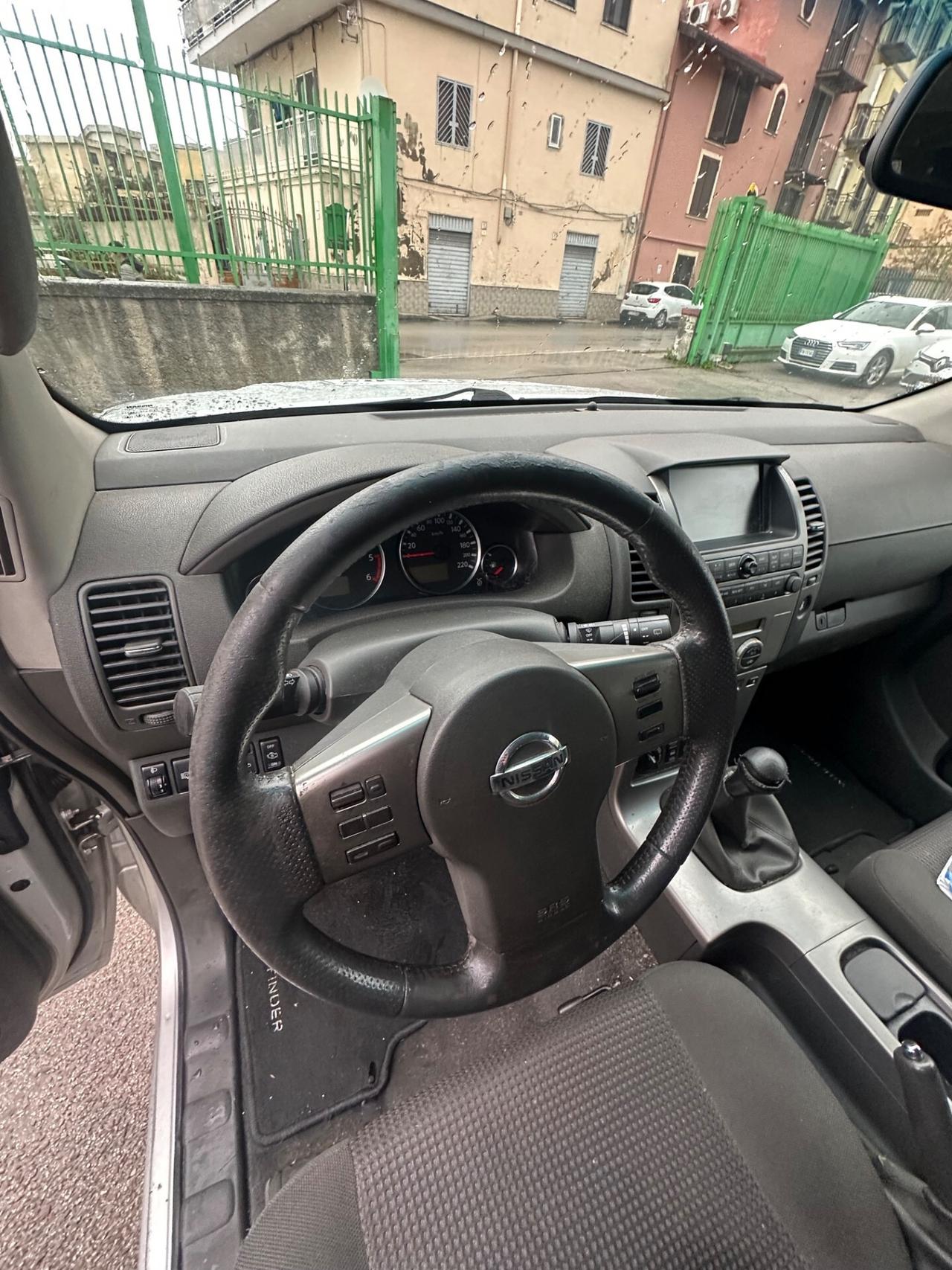 Nissan Pathfinder 2.5 dCi LE