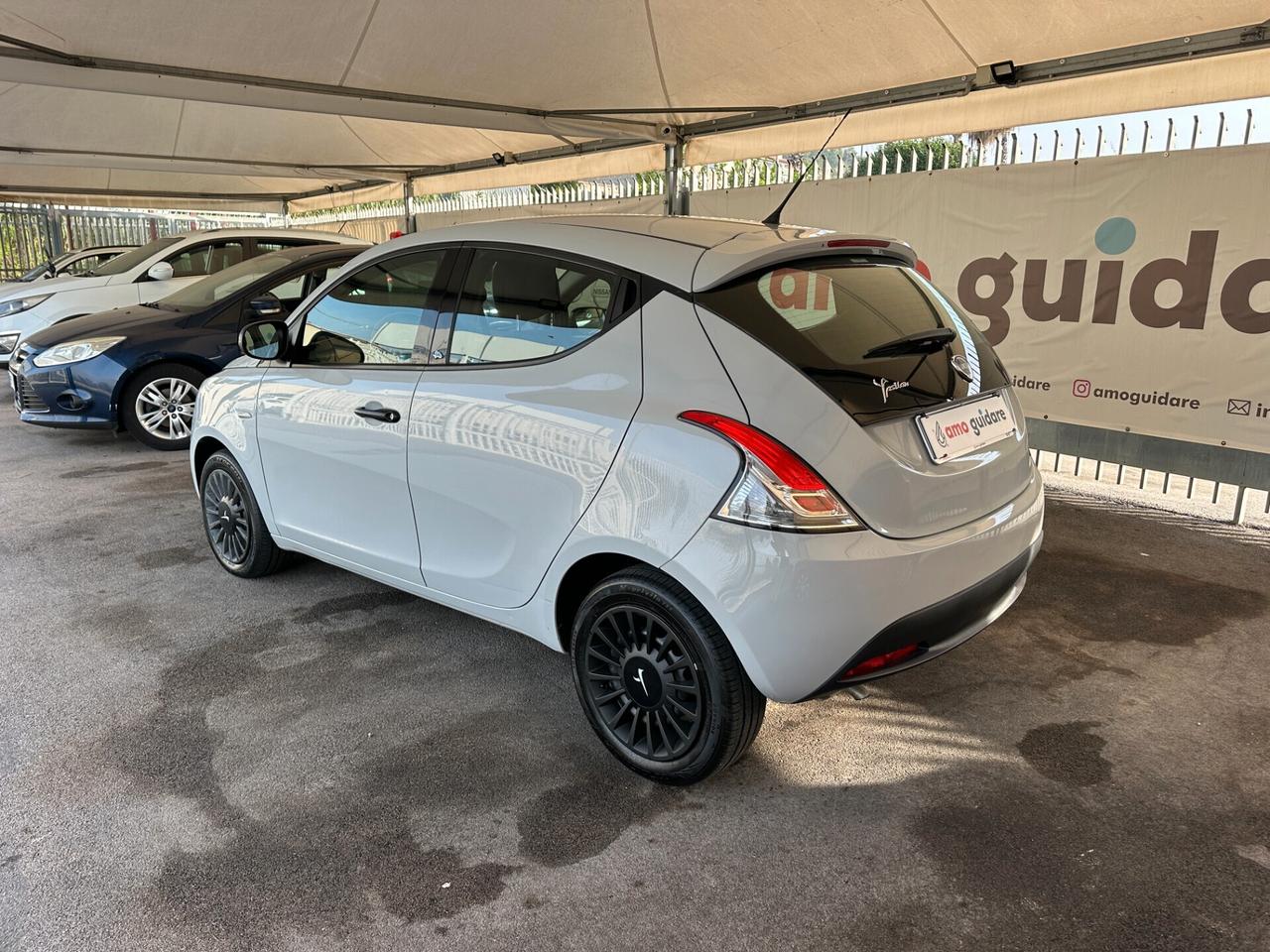 Lancia Ypsilon 1.2 69 CV 5 porte Silver