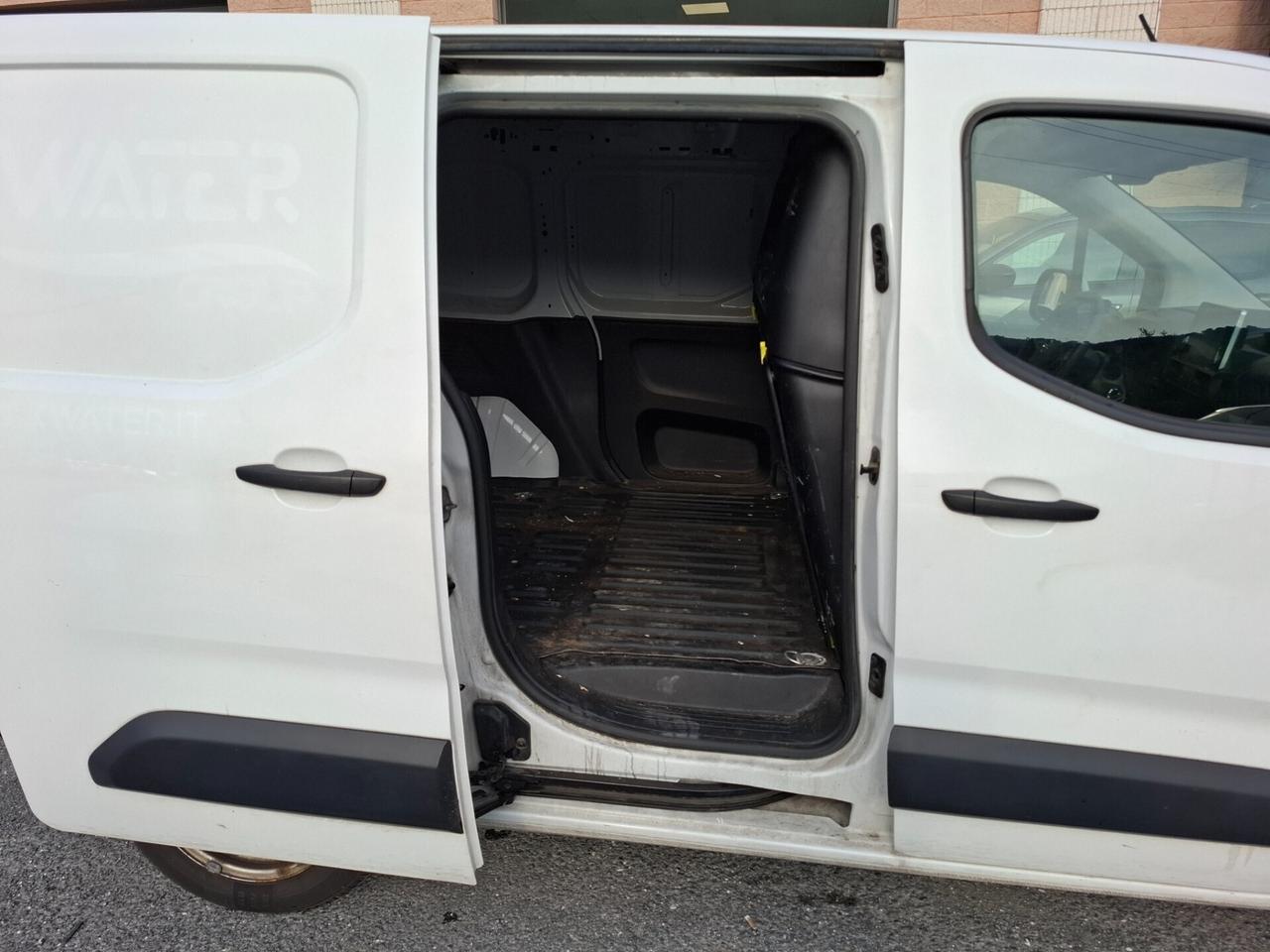 OPEL COMBO 3 POSTI