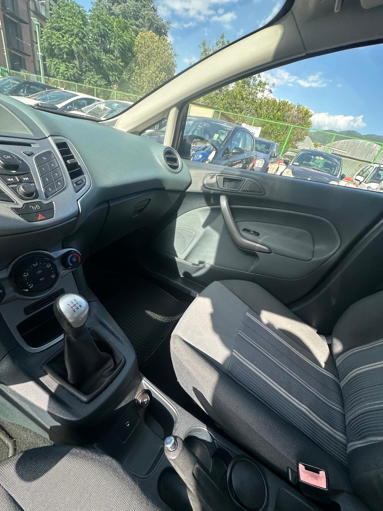 Ford Fiesta 1.4 TDCi 68CV 5 porte Titanium