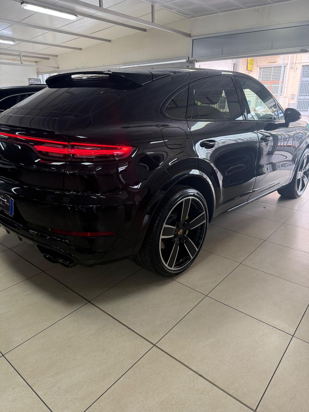 Porsche Cayenne Coupé 3.0 V6 E-Hybrid Platinum Edition470CV
