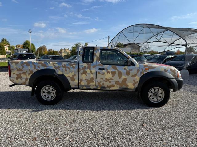 NISSAN NP300 2.5 D 2p. King Cab Easy Chassis