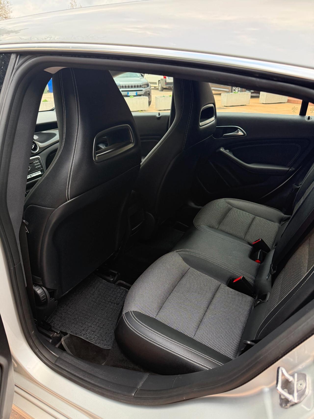 Mercedes-benz CLA 180 d S.W. Automatic Premium - Shooting Brake