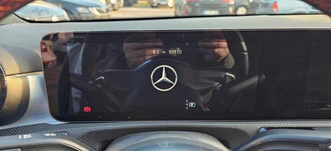 Mercedes-benz A 180d Automatic Premium AMG Line Pack night