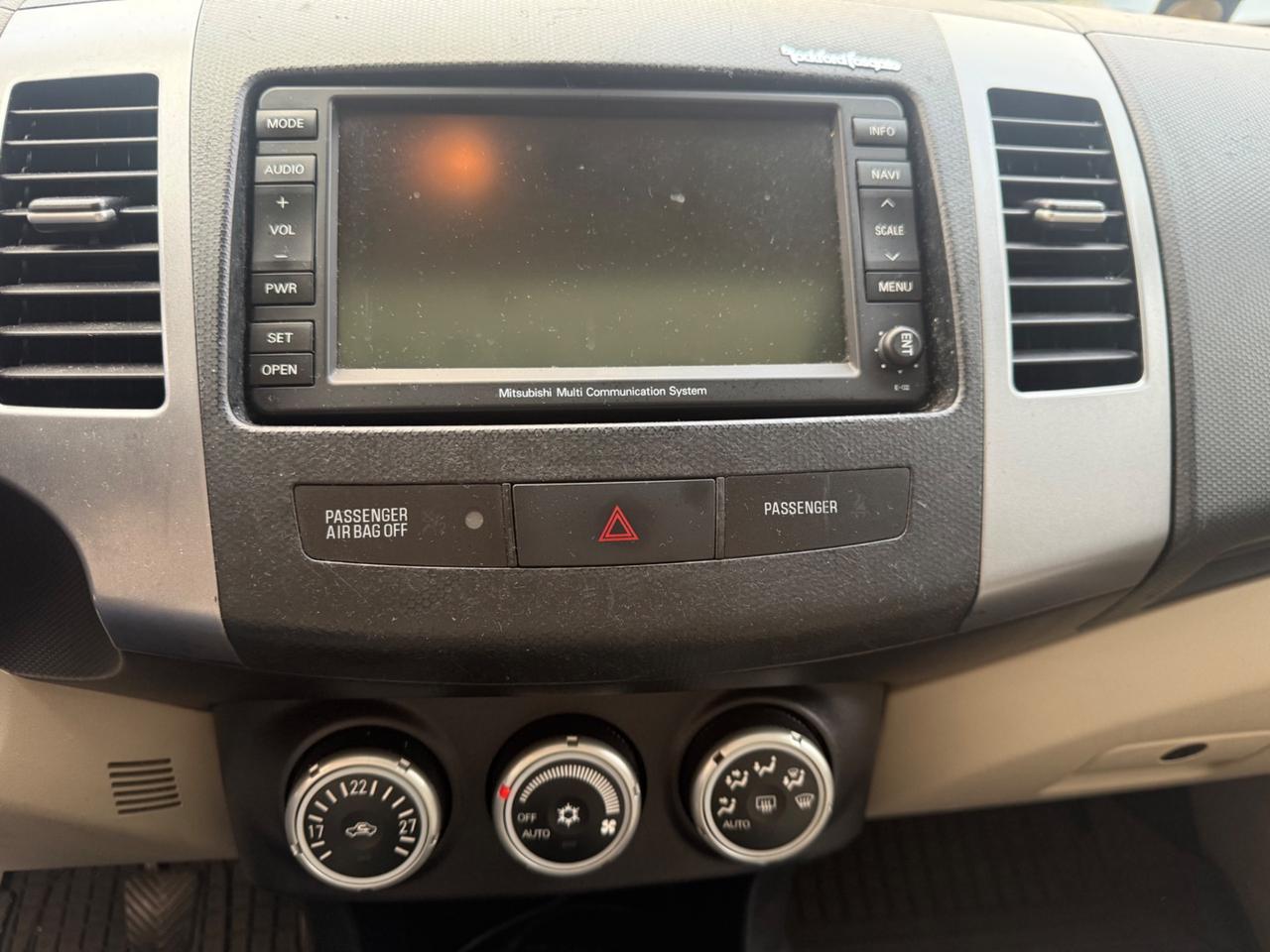 Mitsubishi Outlander 2.2 DI-D Instyle 7 p.ti DPF