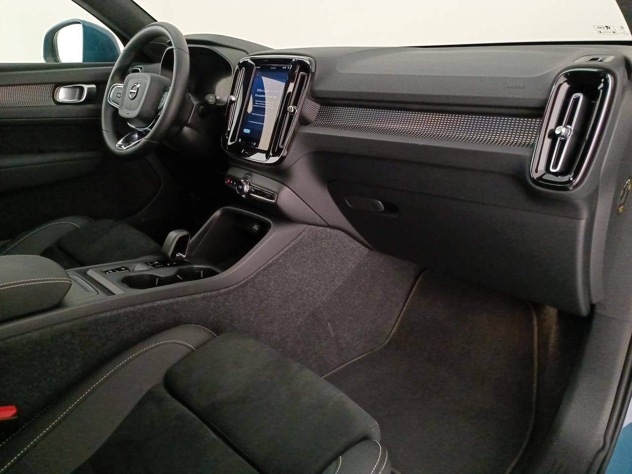 VOLVO XC40 2023 - XC40 2.0 b3 Core auto