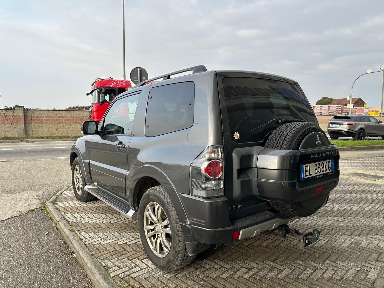 Mitsubishi Pajero 3.2 DI-D 16V aut. 3p. Instyle GANCIO TRAINO