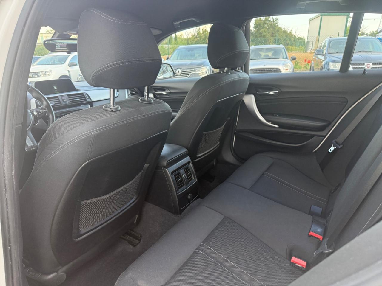 Bmw 116 116d 5p. Urban
