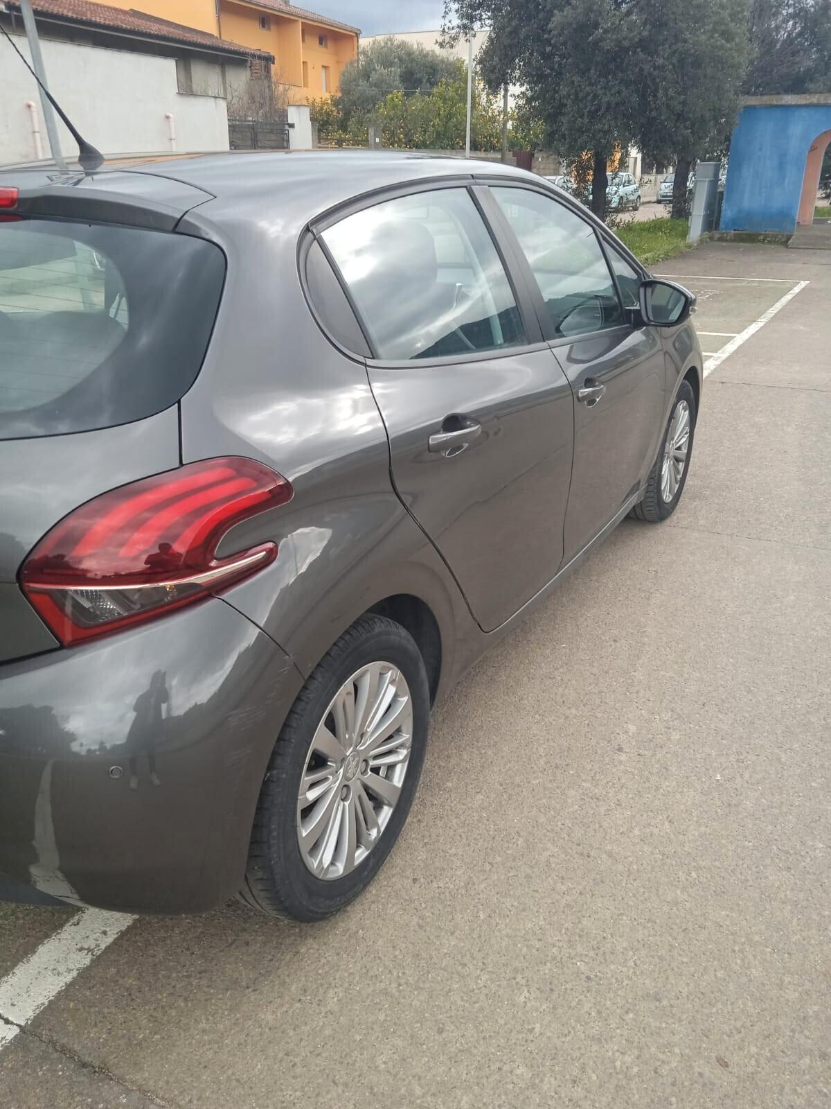 Peugeot 208 PureTech Allure SOLO 38000 KM