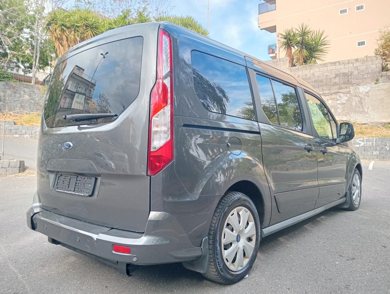 Ford Tourneo Connect Pianale ribassato con rampa disabili in carrozzina