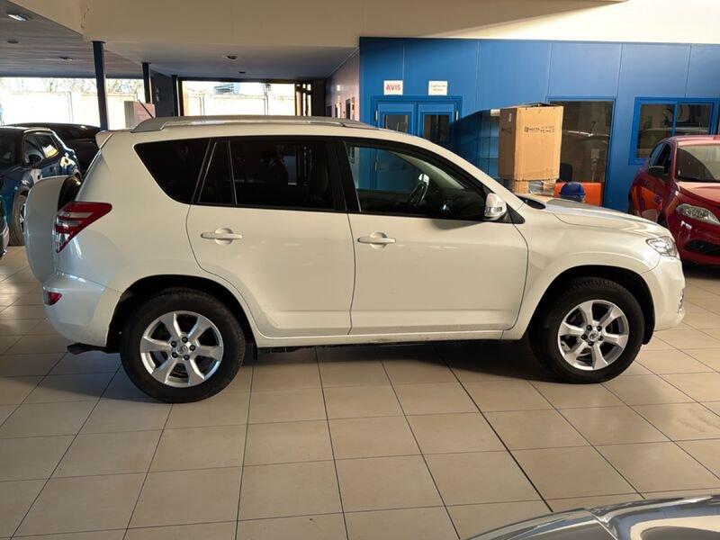 Toyota RAV4 D-4d 2.2 DPF 150cv Exclusive Gancio Traino