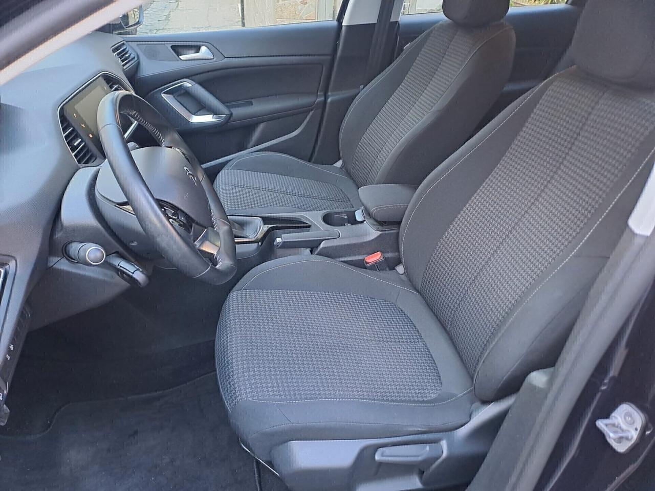Peugeot 308 1.5 HDI 60000 km garantita