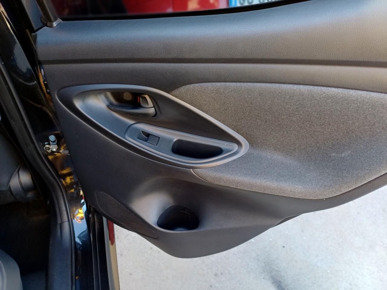 Toyota Yaris 1.5 Hybrid 5 porte Lounge(TETTO PANORAMICO)