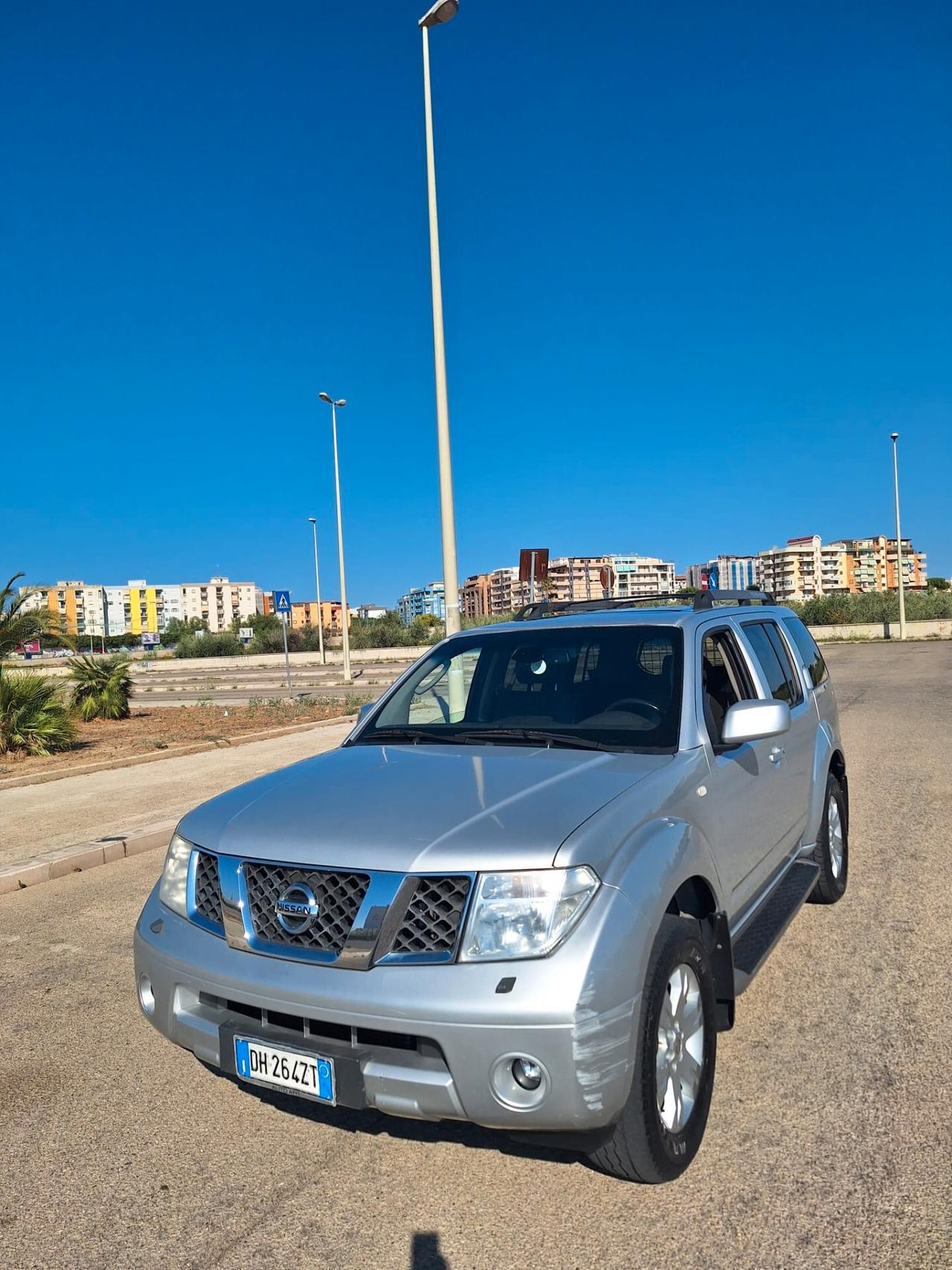 Nissan Pathfinder 2.5 dCi SE - GANCIO TRAINO