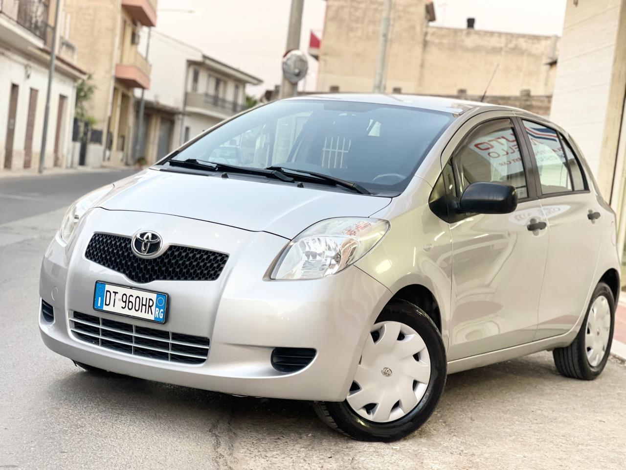 Toyota Yaris 1.0 5 porte Now