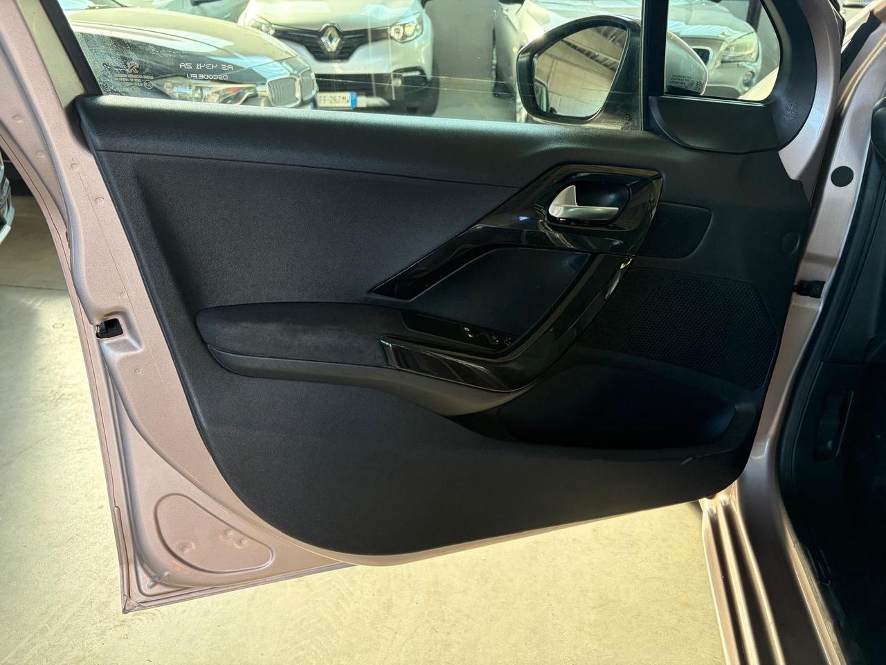 Peugeot 208 1.2 VTi 82 CV 5 porte Allure