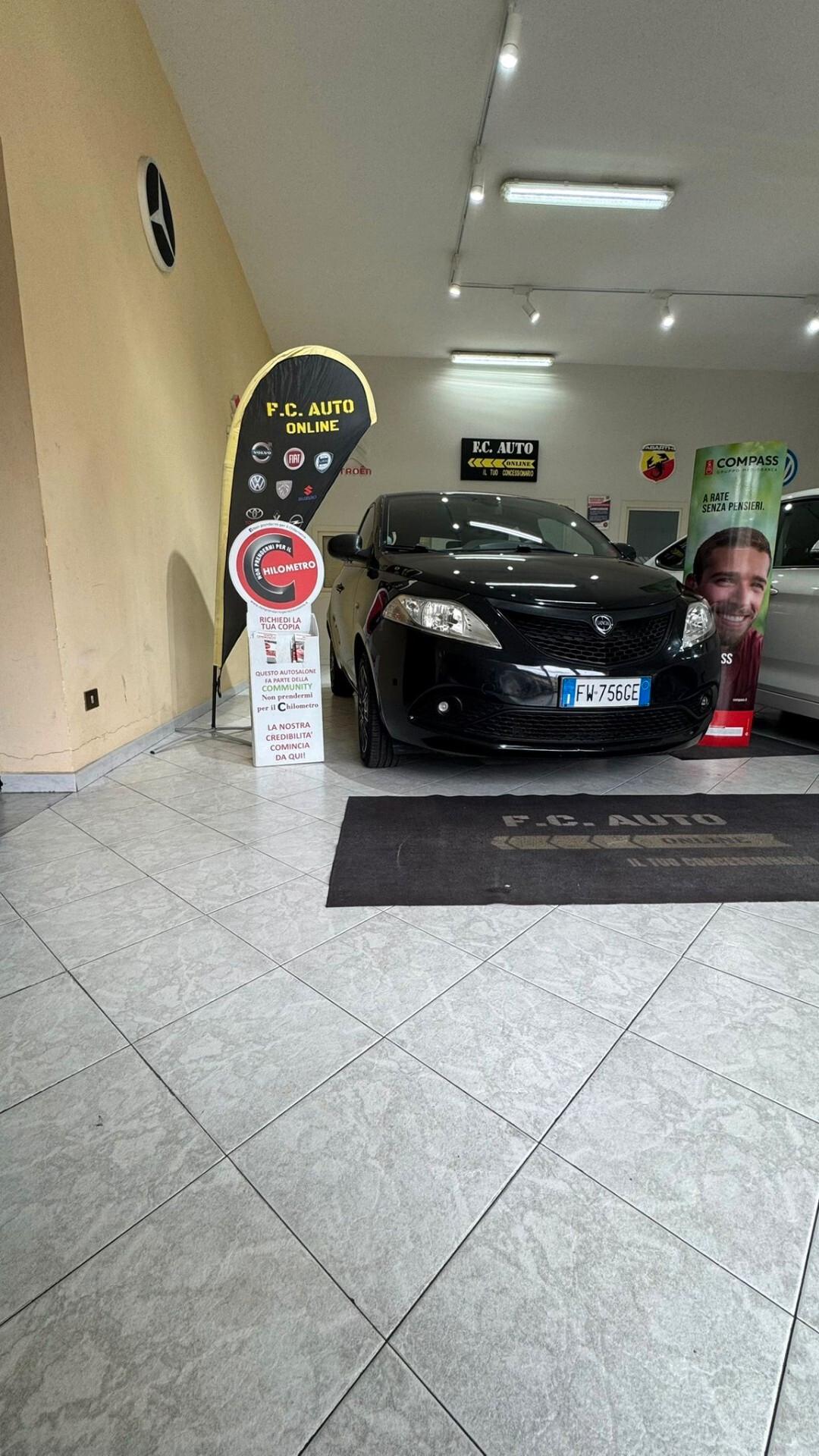 Lancia Ypsilon 1.2 69 CV 5 porte GPL Ecochic Elefantino Blu