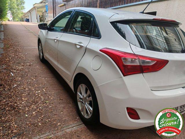 HYUNDAI i30 i30 5p 1.6 crdi Comfort 110cv auto