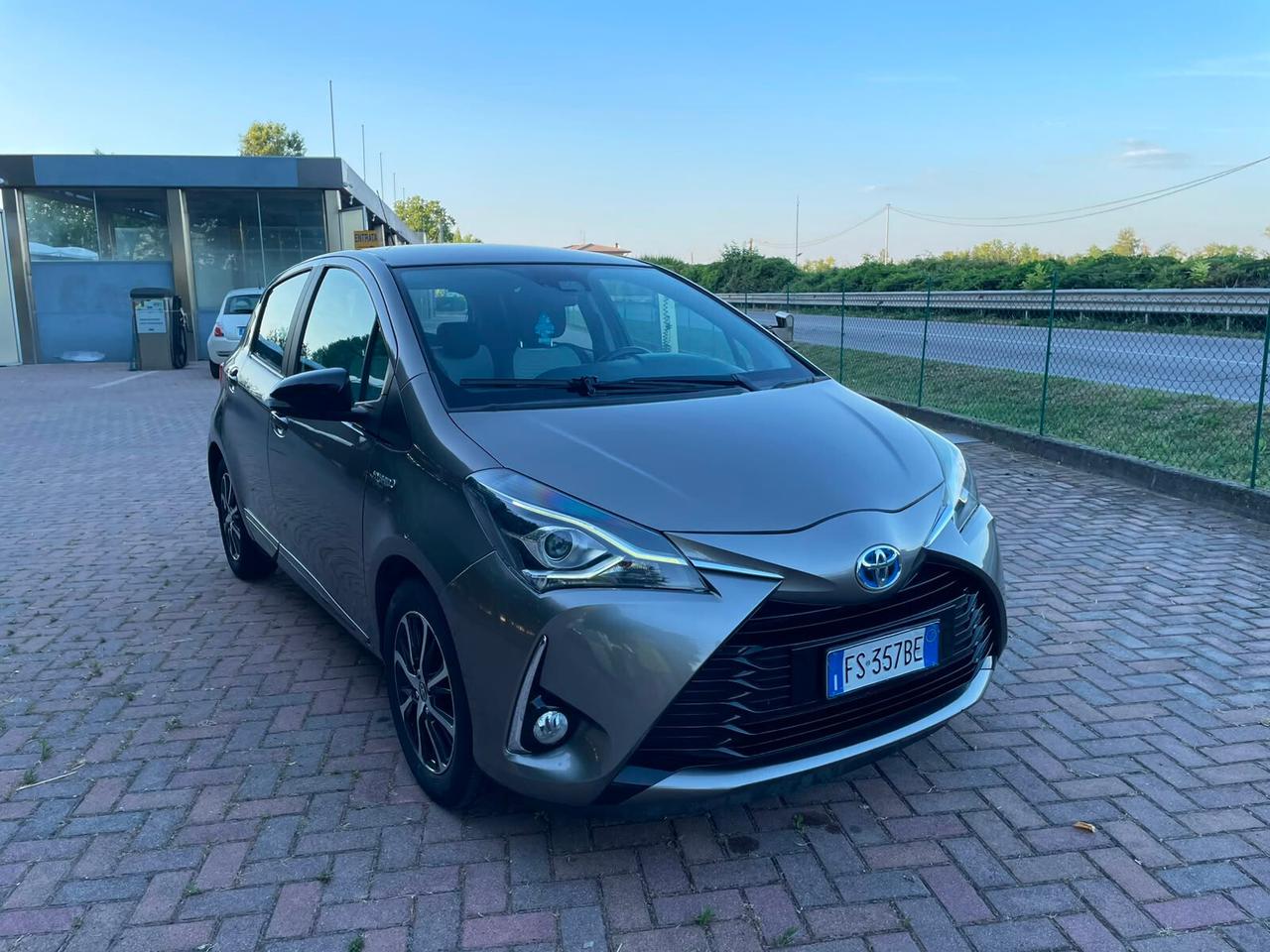 Toyota Yaris 1.5 Hybrid 5 porte Active