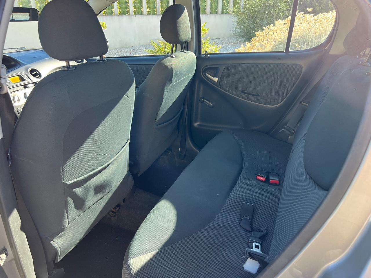 Toyota Yaris 1.0i 16V cat 5 porte Sol