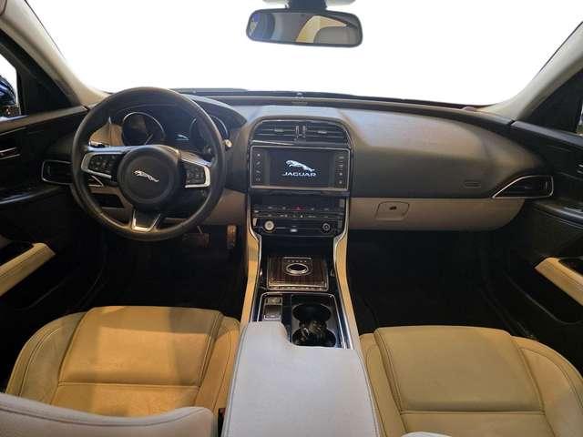 Jaguar XE 2.0d i4 Prestige 180cv auto my18
