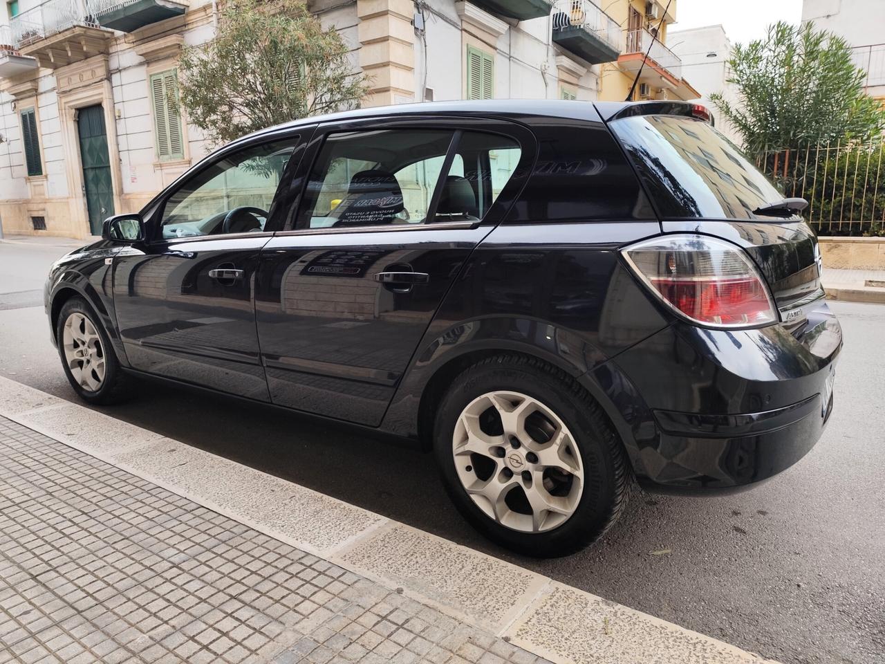 Opel Astra 1.7 CDTI 110CV COSMO BERLINA