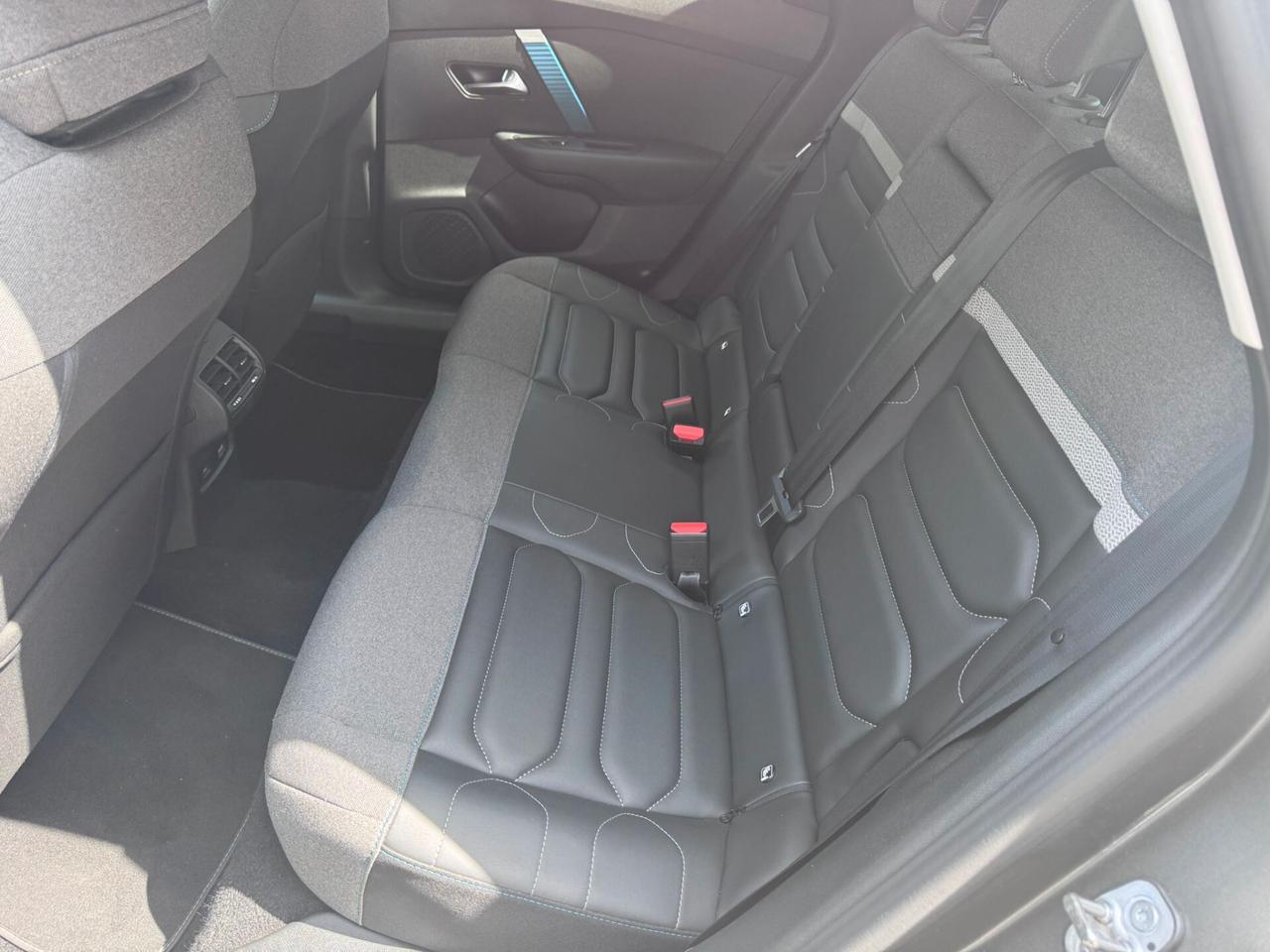 Citroen e-C4 motore elettrico 136 CV Shine