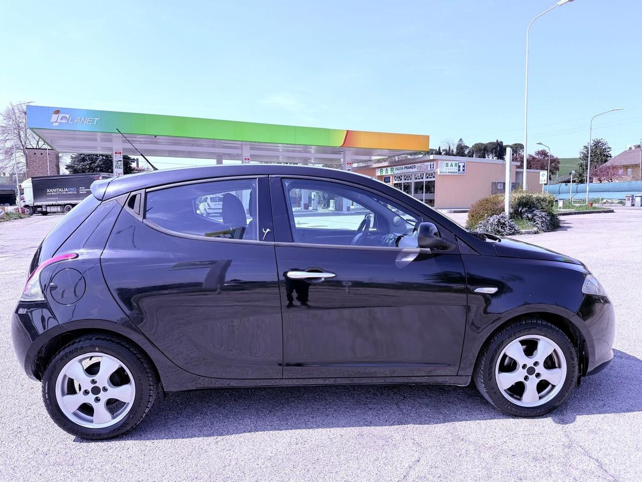 Lancia Ypsilon 1.3 MJT 16V 95 CV 5 porte Ok neopatentati