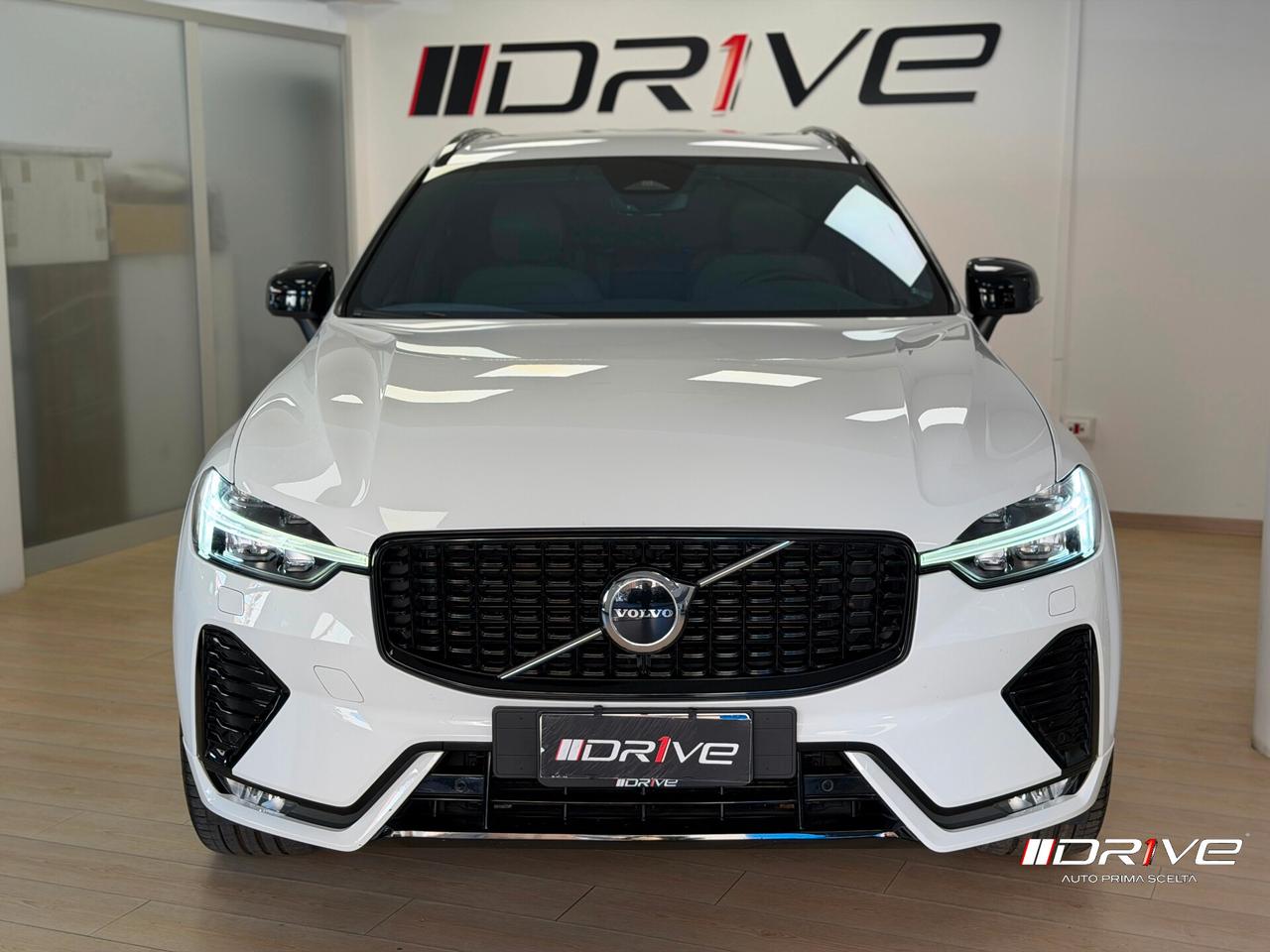 VOLVO XC60 (2017-->) XC60 B4 (d) AWD Geartronic...
