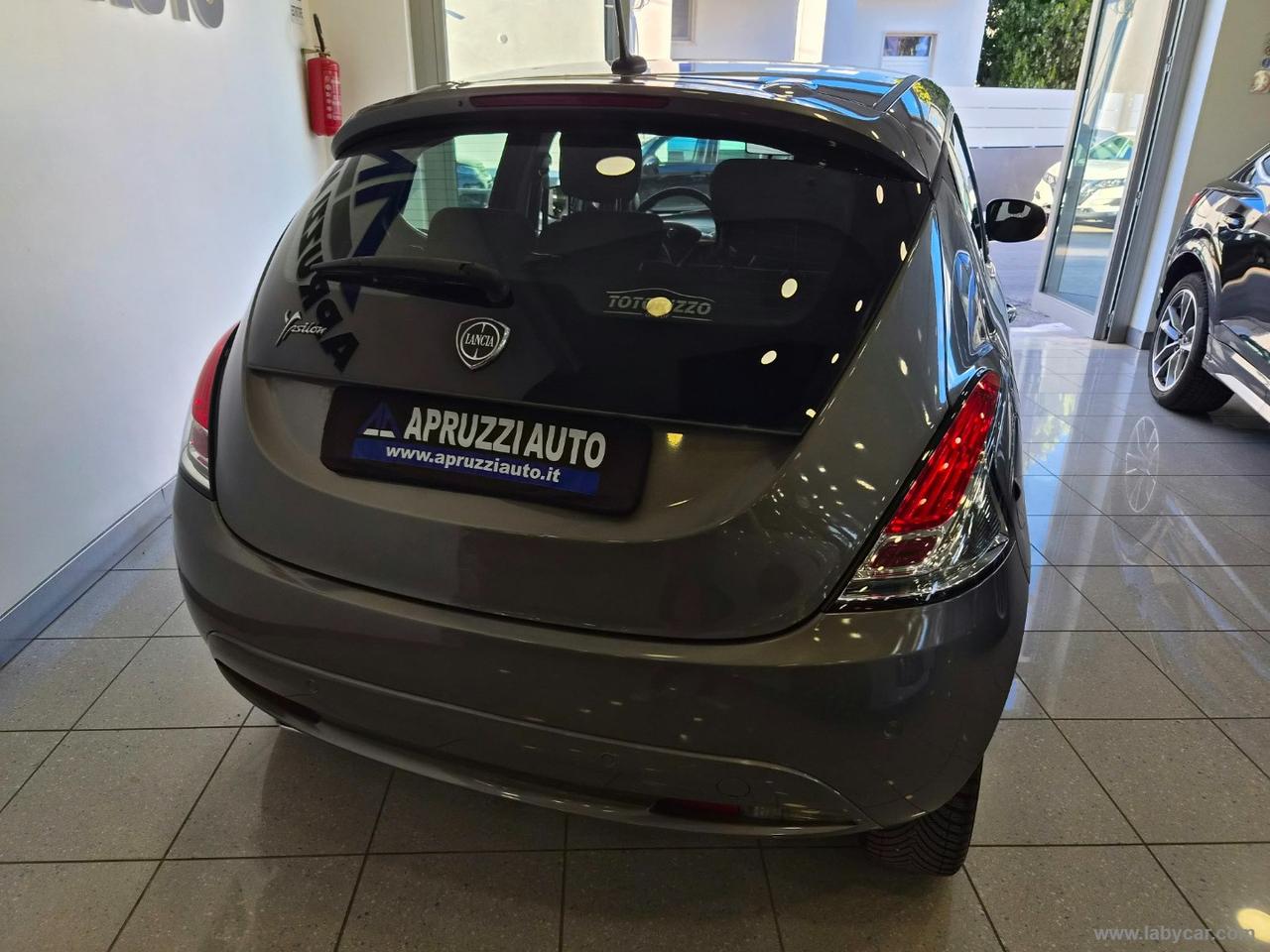LANCIA Ypsilon 1.2 69 CV 5p. GPL Ecochic Gold