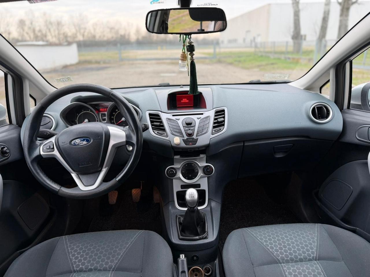 Ford Fiesta 1.4 5 porte GPL Titanium