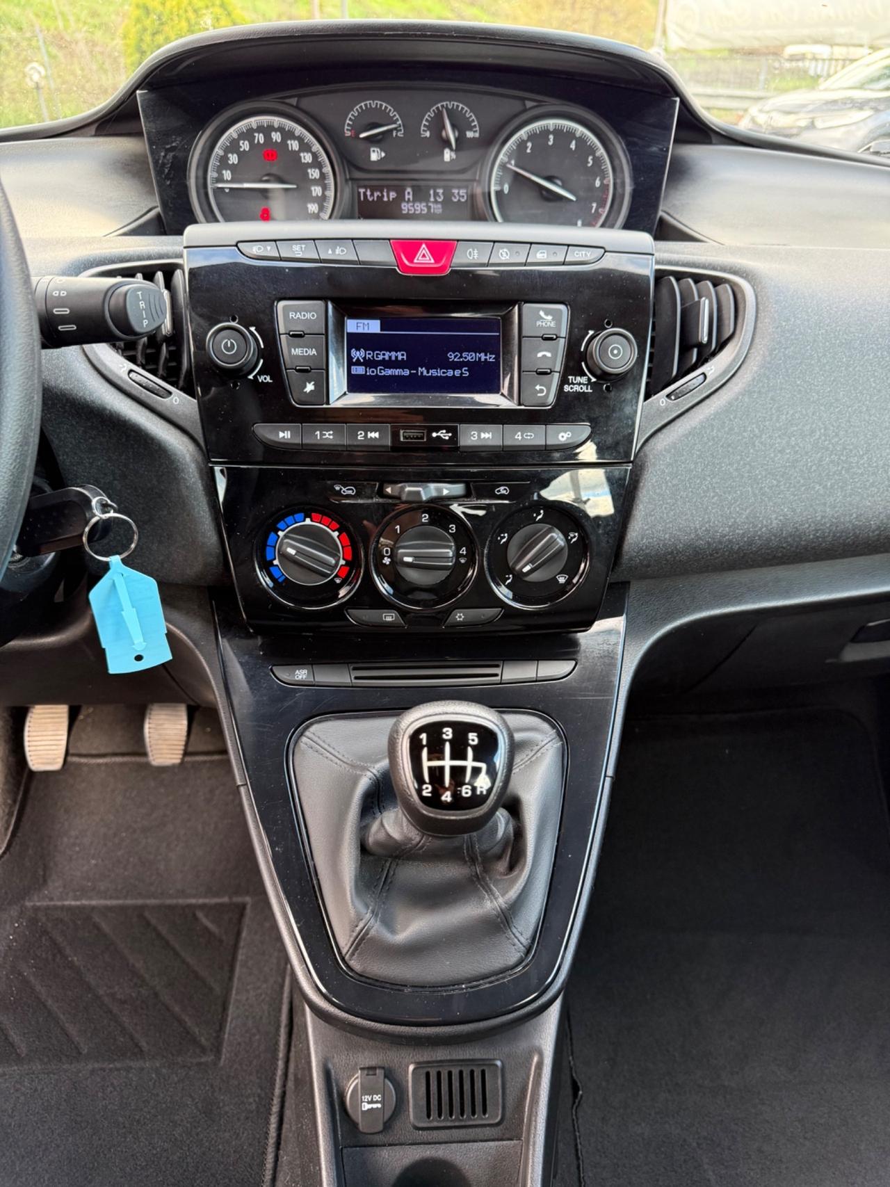 Lancia Ypsilon 1.0 FireFly 5 porte S&S Hybrid Ecochic Silver