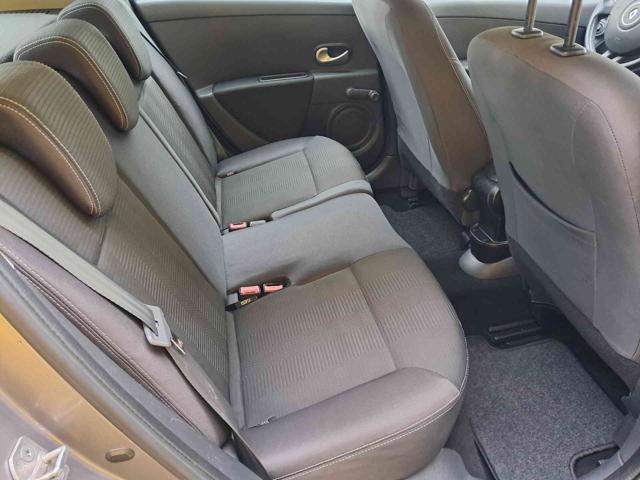 RENAULT Clio 1.2 16V 5 porte Luxe ok neopatentati