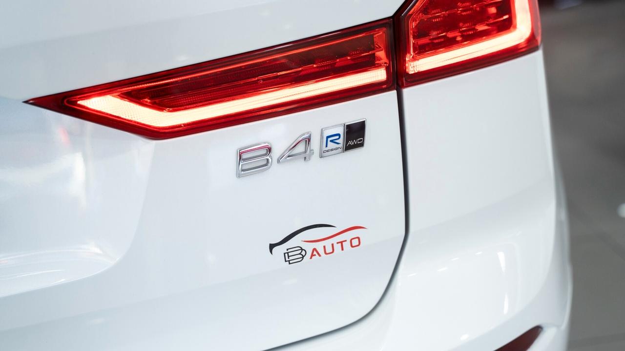 Volvo XC 60 XC60 B4 2.0 AWD R DESIGN AUTO XENO PELLE NAVI FULL OPTIONAL