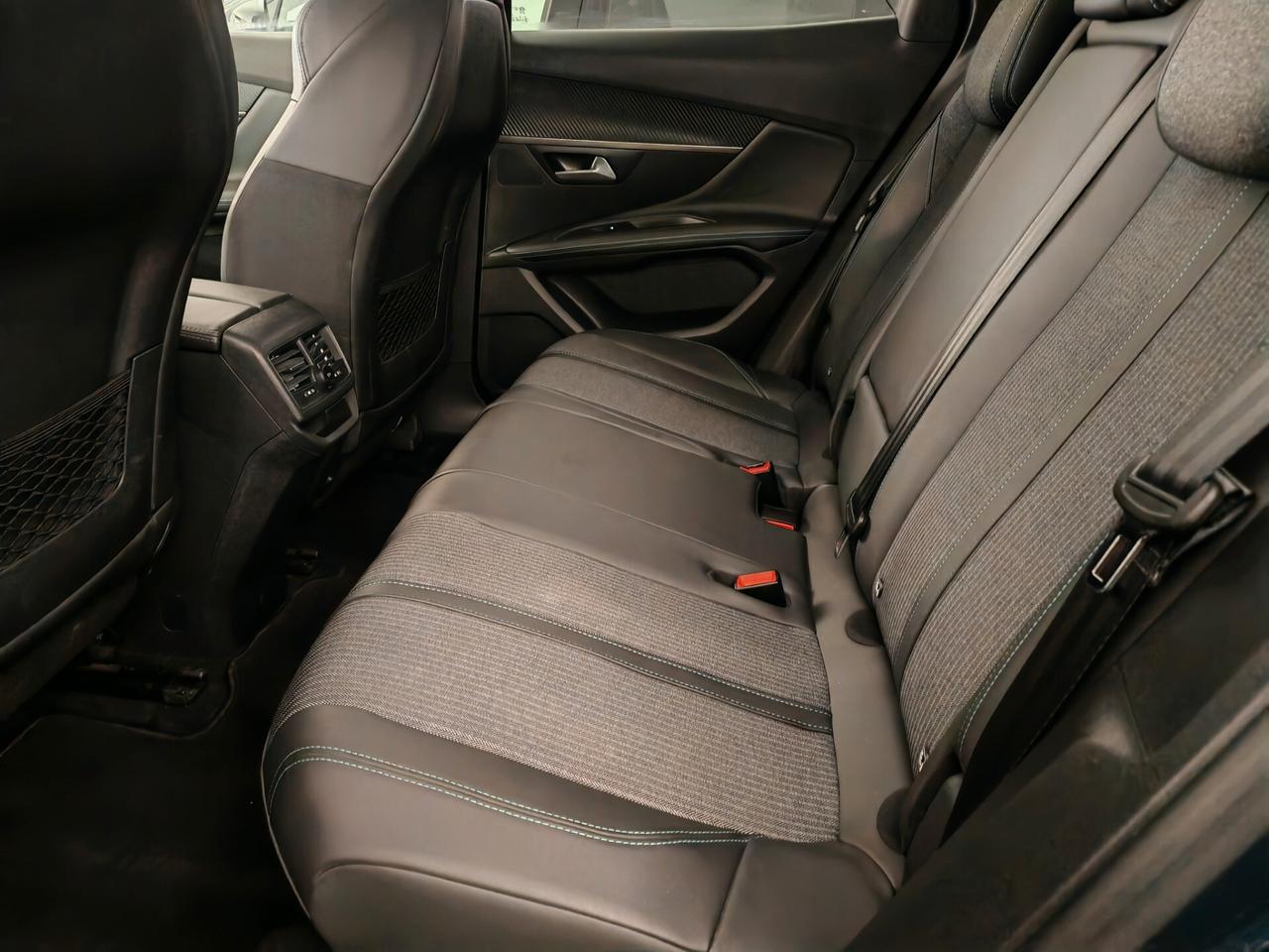 Peugeot 3008BlueHDi Allure navig cam 2021