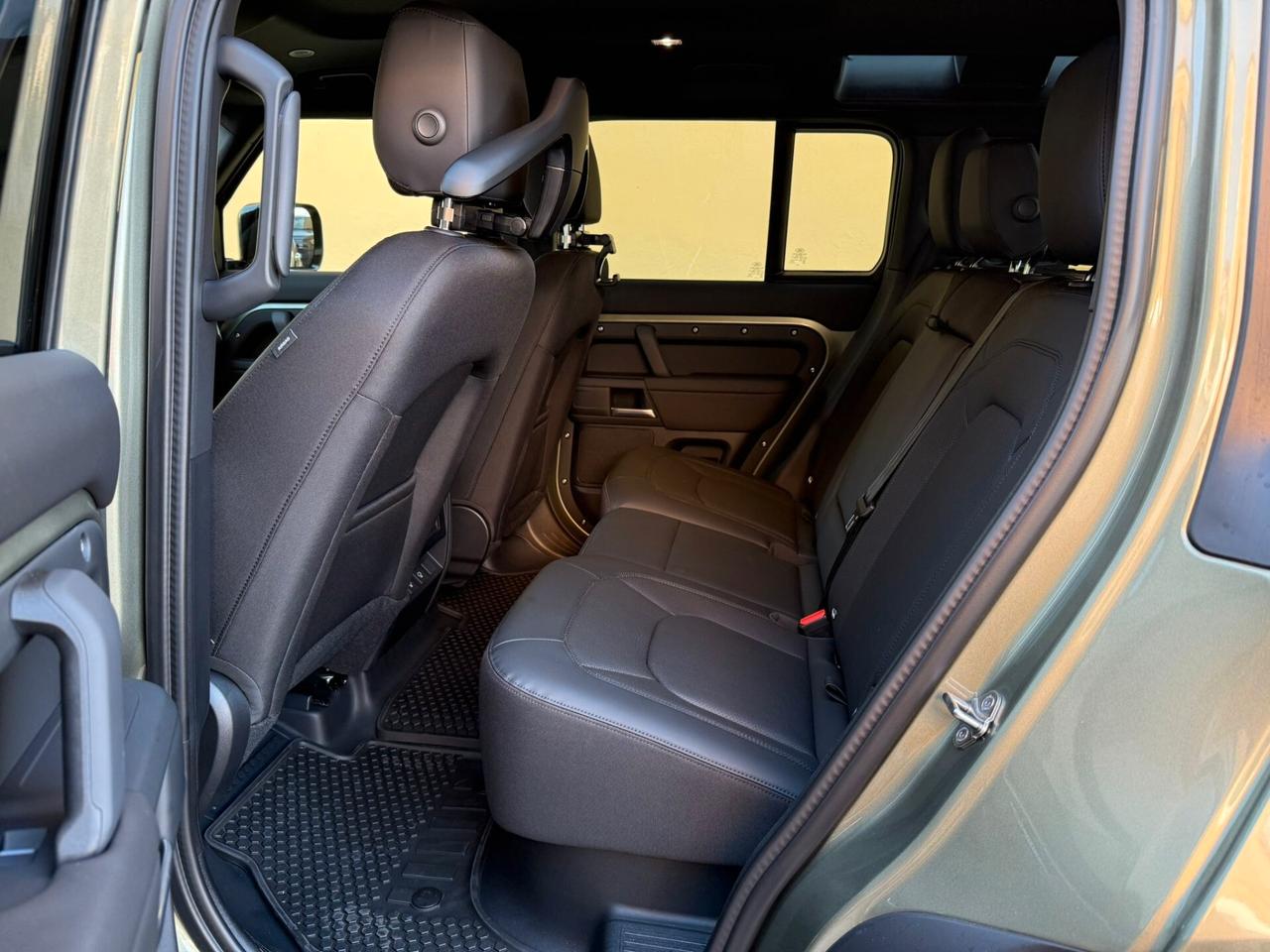 Land Rover Defender 110 3.0D I6 200 CV AWD Auto X-Dynamic SE