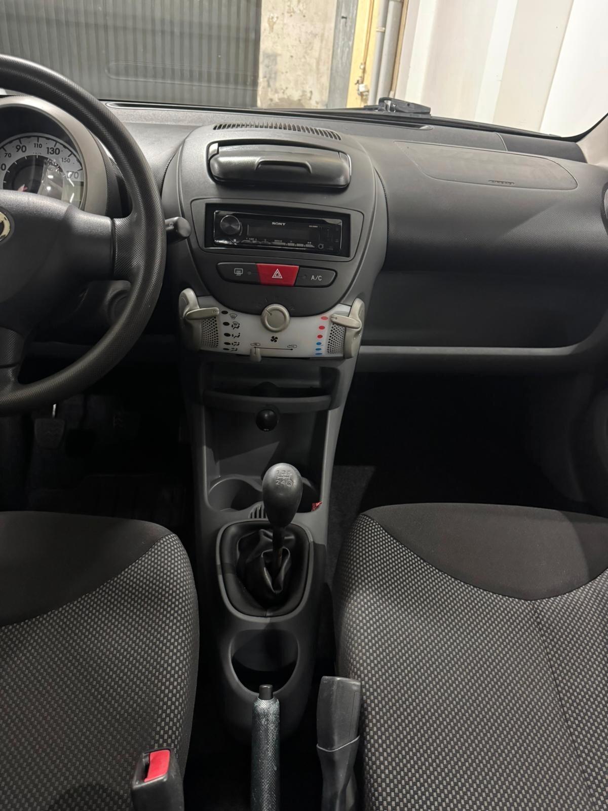 Toyota Aygo 1.0 12V VVT-i 5 porte Now Connect