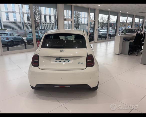 FIAT 500 Bev Hatchback My24 500e -320 Berli N71118