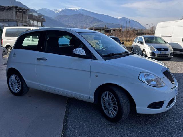 LANCIA Ypsilon 1.2 69 CV Argento NEOPATENTATI