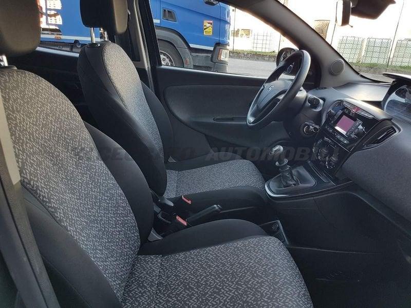 Lancia Ypsilon Ypsilon 1.0 firefly hybrid Silver s&s 70cv